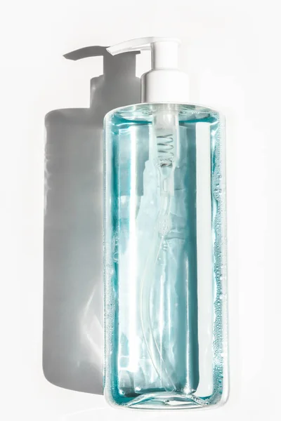 Мицеллярная Вода Бутылке Белом Фоне — стоковое фото
