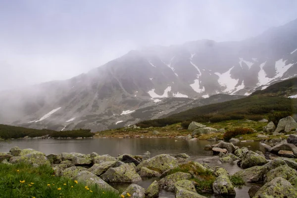 Jeziora Górskie Dolina Pięciu Stawów Tatrach Deszczowy Dzień Strzelanie Kroplami — Zdjęcie stockowe