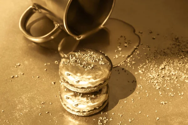 Galletas Doradas Con Polvo Oro Una Vena Oro Fluye Una —  Fotos de Stock