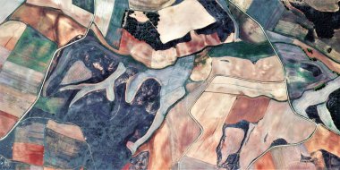 Mavi saat, Picasso 'ya övgü, İspanya' nın soyut fotoğrafı, hava manzarası, insan çalışma kamplarının temsili, soyut, kübizm, soyut doğalcılık.,