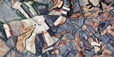 Şafak, Picasso 'ya hürmet, İspanya' nın soyut fotoğrafçılığı, hava manzarası, insan çalışma kamplarının temsili, soyut, kübizm, soyut doğalcılık.,