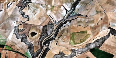 San Andrews 'un hatası, Picasso' ya övgü, İspanya 'nın soyut fotoğrafçılığı, hava görüşü, insan çalışma kamplarının temsili, soyut, kübizm, soyut doğalcılık.,