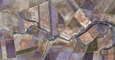 Yaşam nehri, Mallow ve Ocher kompozisyonu Picasso 'ya övgü, İspanya' nın havadan çekilmiş soyut fotoğrafları, hava manzarası, insan çalışma kamplarının tasviri, soyut sanat eserleri., 