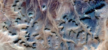 Fosilleşmiş bitkiler, Afrika çöllerinin soyut fotoğrafçılığı. Çöl manzaralarının havadan görünüşü, Tür: Soyut doğalcılıktan, mecazi, çağdaş fotoğraf sanatına kadar