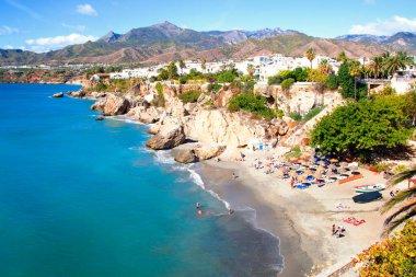 Endülüs, İspanya, Calahonda sahillerinin beyaz köylerinden biri olan Nerja, Mlaga 'daki turistik alanların fotoğrafları, Avrupa' nın balkonundan çekilen fotoğraflar, Akdeniz, 