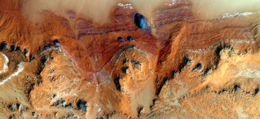 Kırmızı kanyon, Afrika çöllerinin havadan soyut fotoğrafları, çöl manzaralarının havadan görünüşü, Tür: Soyut doğalcılık, mecazi, çağdaş fotoğrafa kadar 