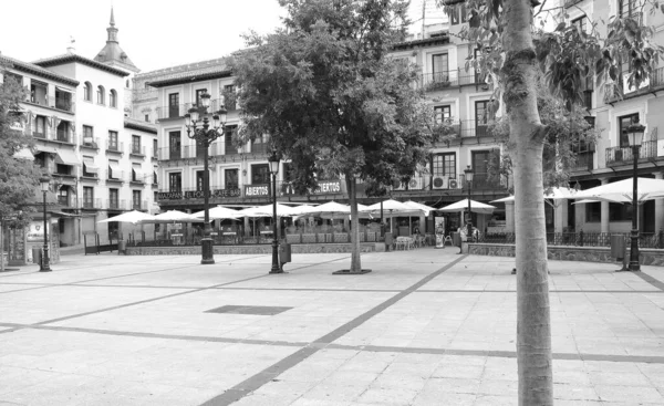 스페인 톨레도의 도시인 코로나 바이러스의 유행으로 감금의 영향에 보고를 거리와 — 스톡 사진