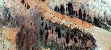 Yeraltı mezarları, Afrika çöllerinin havadan çekilmiş soyut fotoğrafları, çöl manzaralarının havadan görünüşü, Tür: Soyut doğalcılık, soyut, mecazi, çağdaş fotoğrafa 