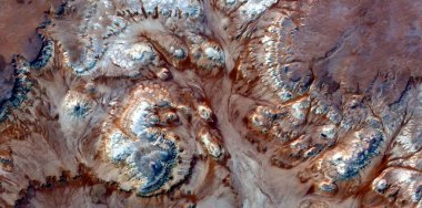 Lapis Lazuli 'nin doğduğu yer, Afrika çöllerinin havadan soyut fotoğrafları, çöl manzaralarının havadan görünüşü, Tür: Soyut Natüralizm, soyut, mecazi, çağdaş fotoğraftan 