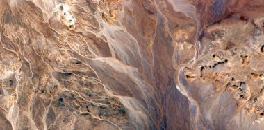 Sonbahar, Afrika çöllerinin gökyüzünden soyut fotoğraflanması, çöl manzaralarının havadan görünüşü, Tür: Soyut doğalcılık, mecazi, çağdaş fotoğrafa kadar 