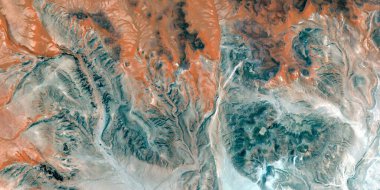 Yanan hayat, Afrika çöllerinin havadan soyut fotoğraflanması, çöl manzaralarının havadan görünüşü, Tür: Soyut doğalcılık, mecazi, çağdaş fotoğrafa kadar 