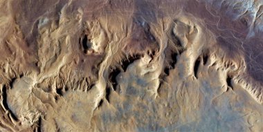 Zamanın dokusunu, Afrika çöllerinin havadan görünüşünü, çöl manzaralarının havadan görünüşünü, türünü, soyut Natüralizmi, soyut, mecazi, çağdaş fotoğraftan 