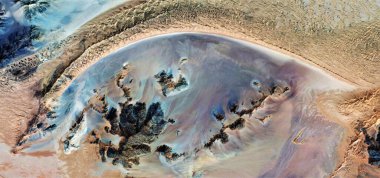 Kuru göz, Afrika çöllerinin gökyüzünden soyut fotoğraflanması, çöl manzaralarının havadan görünüşü, Tür: Soyut doğalcılık, mecazi, çağdaş fotoğrafa 