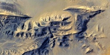 Işıklar ve gölgeler, Afrika çöllerinin havadan soyut fotoğrafları, çöl manzaralarının havadan görünüşü, Tür: Soyut doğalcılık, mecazi, çağdaş fotoğrafa 