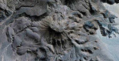 Taştan meme ucu, Afrika çöllerinin havadan görünüşü, çöl manzaralarının havadan görünüşü, türü: soyut doğalcılıktan mecazi ve çağdaş fotoğrafa kadar. 