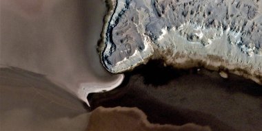 Dünya metastazı, siyah altın, kirli çöl kumu, Pollock 'a övgü, Afrika çöllerinin havadan soyut fotoğrafları, hava görüşü, soyut dışavurumculuk, çağdaş sanat, 