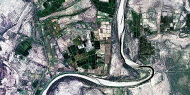 Kara altın, kirli çöl kumu, Afrika çöllerinin havadaki soyut fotoğrafı. hava görüntüsü, Tür: Soyut Natüralizm, soyuttan mecazlara