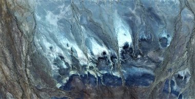 Cadılar uçuşu, Afrika çöllerinin havadan soyut fotoğrafları, çöl manzaralarının havadan görünüşü, Tür: Soyut doğalcılık, mecazi, çağdaş fotoğrafa kadar 