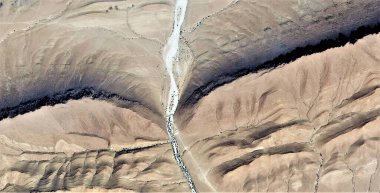 Adım, Afrika çöllerinin havadan soyut fotoğraflanması, çöl manzaralarının havadan görünüşü, Tür: Soyut doğalcılık, mecazi, çağdaş fotoğrafa 