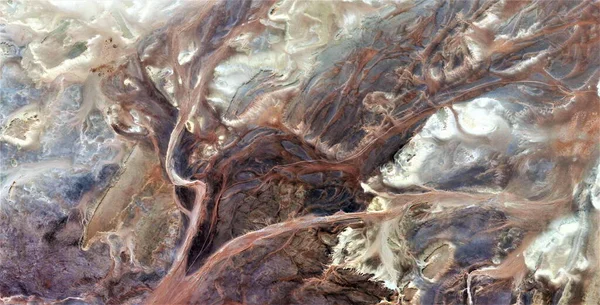 最后的战役 从空中对非洲沙漠的抽象摄影 从空中对沙漠景观的空中观察 抽象自然主义 从抽象到具象的当代照片 — 图库照片