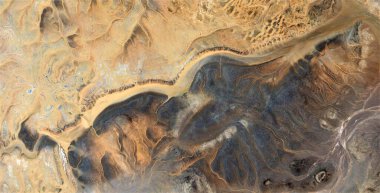 Günbatımı, Afrika çöllerinin gökyüzünden soyut fotoğraflanması, çöl manzaralarının havadan görünüşü, Tür: Soyut doğalcılık, mecazi, çağdaş fotoğrafa kadar 