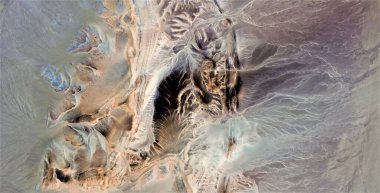 Karasal daralma, Afrika çöllerinin havadan çekilmiş soyut fotoğrafları, çöl manzaralarının havadan görünüşü, Tür: Soyut doğalcılık, mecazi, çağdaş fotoğrafa kadar 