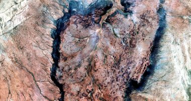 Kalp krizi, Afrika çöllerinin havadan çekilmiş soyut fotoğrafları, çöl manzaralarının havadan görünüşü, Tür: Soyut doğalcılık, mecazi, çağdaş fotoğrafa kadar 