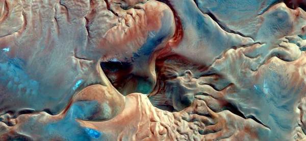 Rüzgâr çömlekleri, Afrika çöllerinin havadan çekilmiş soyut fotoğrafları, çöl manzaralarının havadan görünüşü, Tür: Soyut doğalcılık, mecazi, çağdaş fotoğrafa kadar 