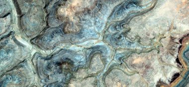 Fosil kökler, Afrika çöllerinin gökyüzünden soyut fotoğraflanması, çöl manzaralarının havadan görünüşü, Tür: Soyut doğalcılık, mecazi, çağdaş fotoğrafa kadar 