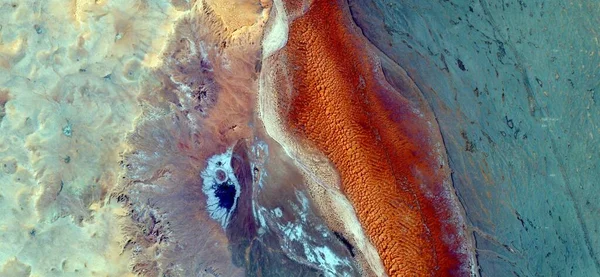 Apocalypse, havadan Afrika çöllerinin soyut fotoğrafları, çöl manzaralarının havadan görünüşü, Tür: Soyut doğalcılık, mecazi, çağdaş fotoğrafa kadar 