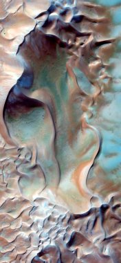 Rüzgâr çömlekçiliği, Afrika çöllerinin dikey soyut fotoğrafçılığı, çöl manzaralarının havadan görünüşü, türü: soyut doğalcılık, soyuttan mecazlara, , 