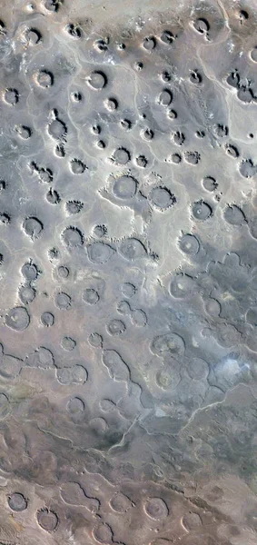 月球景观 从空中看非洲沙漠的纵向抽象摄影 沙漠景观的航拍 抽象自然主义 从抽象到具象 — 图库照片