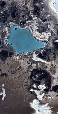 Dünya metastazı, siyah altın, kirli çöl kumu, Pollock 'a övgü, Afrika çöllerinin dikey soyut fotoğrafçılığı, havadan bakış, soyut dışavurumculuk, soyut doğalcılık.