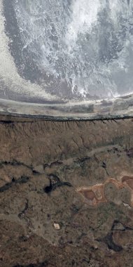 Kara kumsal, siyah altın, kirli çöl kumu, Pollock 'a övgü, Afrika çöllerinin havadan görünüşü, soyut dışavurumculuk, soyut doğalcılık.