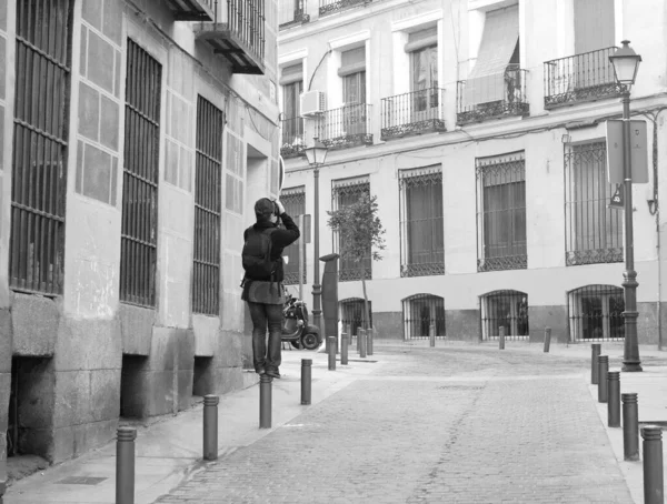 Опытный Фотограф Черно Белая Художественная Фотография Снимка Фотографа Столбе Мадриде — стоковое фото