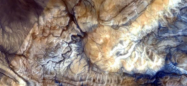Kilauea manzarası, Afrika çöllerinin havadan soyut fotoğrafları. Çöl manzaralarının hava görüntüsü, Tür: Soyut doğalcılık, soyut, mecazi, çağdaş fotoğraf sanatı, stok fotoğrafı