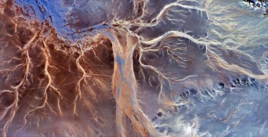 Gece elbisesi, stok fotoğrafı, Afrika çöllerinin havadan çekilmiş soyut fotoğrafları. Çölün havadan görünüşü, Tür: Soyut doğalcılık, soyuttan mecazlara