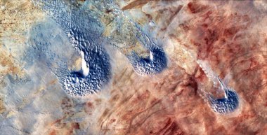 Üç bilge adam, havadan Afrika çöllerinin soyut fotoğrafçılığı, çöl manzaralarının havadan görünüşü, türü: soyut doğalcılık, mecazi, çağdaş fotoğrafa kadar,,