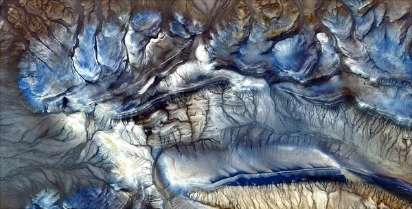 Elektrik fırtınası, Afrika çöllerinin gökyüzünden soyut fotoğraflanması, çöl manzaralarının havadan görünüşü, Tür: Soyut doğalcılık, mecazi, çağdaş fotoğraf, stok fotoğrafı,