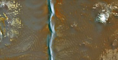 Doğal sınır, Afrika çöllerinin havadan çekilmiş soyut fotoğrafları, çöl manzaralarının havadan görünüşü, Tür: Soyut doğalcılık, soyut, mecazi, çağdaş fotoğraf, stok fotoğrafı,