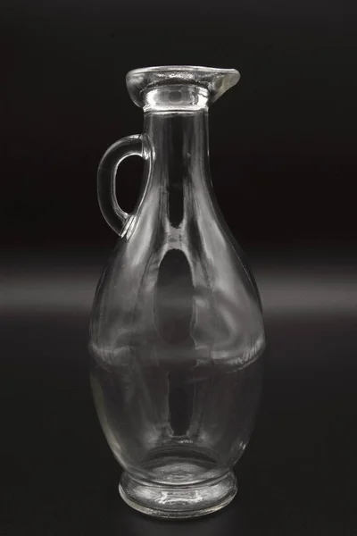 油や水のためのガラスジャグ ガラス容器 ワイドボディ ミディアムネック リップ ハンドル付き — ストック写真