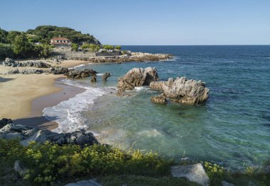Ada manzarası, turizm beldesi, Cantabria, İspanya,