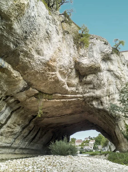 Φυσική Πέτρινη Γέφυρα Κατασκευασμένη Από Ένα Ποτάμι Στην Πόλη Puentedey — Φωτογραφία Αρχείου