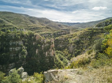 Canon del Rio Leza, İspanya 'nın La Rioja kentindeki nehrin aşınmasının etkileyici oluşum ürünü.,