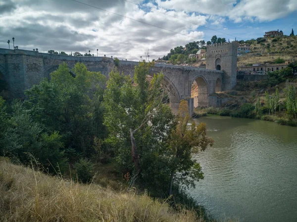 Fotografía Del Antiguo Puente San Martín Sobre Río Tajo Pasar — Foto de Stock