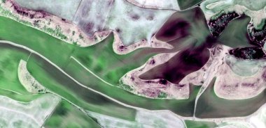 İspanya topraklarının havadan görünüşü, havadan görünüşü, çalışma kamplarının tasviri, soyut sanat eserleri.,