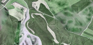 İspanya topraklarının havadan görünüşü, havadan görünüşü, çalışma kamplarının tasviri, soyut sanat eserleri.,