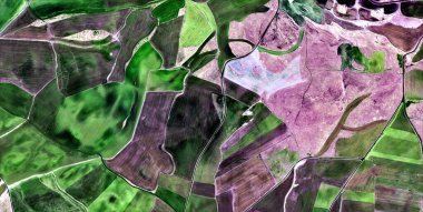 İspanya topraklarının havadan görünüşü, havadan görünüşü, çalışma kamplarının tasviri, soyut sanat eserleri.,