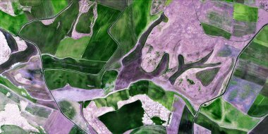 İspanya topraklarının havadan görünüşü, havadan görünüşü, çalışma kamplarının tasviri, soyut sanat eserleri.,