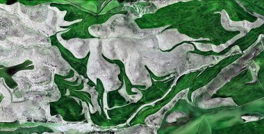 İspanya topraklarının havadan görünüşü, havadan görünüşü, çalışma kamplarının tasviri, soyut sanat eserleri.,